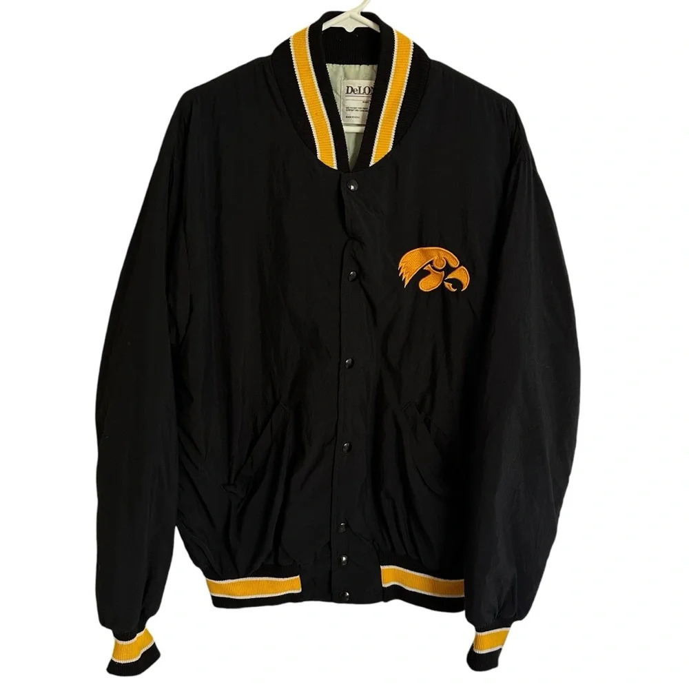 Vintage 80s DeLong Mens XL‎ Iowa Hawkeyes Embroidered Jacket Quilted Snap Black